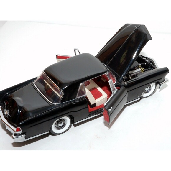 Franklin Mint Precision Models 1956 Lincoln Continental Mark II   1:24 Very Nice - Picture 11 of 11